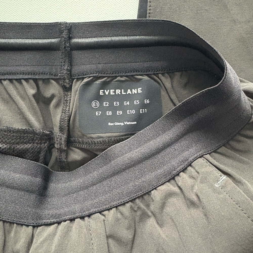 NWOT Men's Everlane The Everyone Sweatpant in Dark Gray/Black Size E1 (26) - Picture 2 of 6